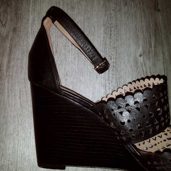 EUC Tory Burch Wedge Sandals - Picture 7 of 8